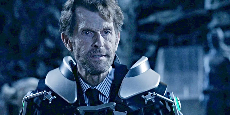 Kevin Conroy playing a retired Bruce Wayne in the WB series during their Flashpoing crossover